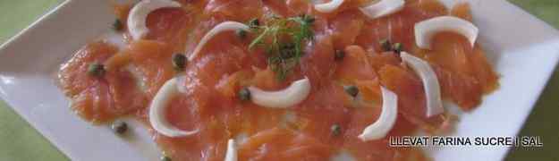 CARPACCIO DE SALMÓ MARINAT I AMB FONOLL