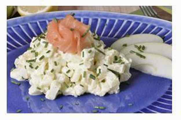 AMANIDA DE PATATA I POMA VERDA AMB SALSA DE IOGURT I MOSTASSA