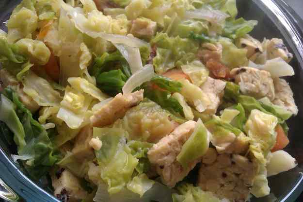 Wok de col i tempeh amb vinagreta