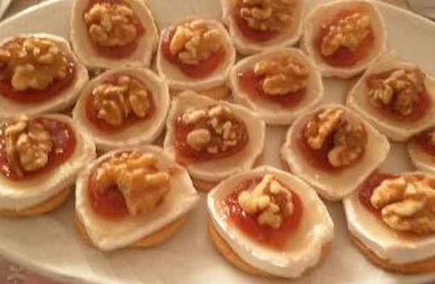 CANAPÉS DE FORMATGE DE CABRA