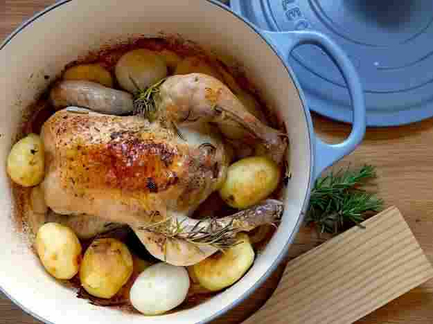 Pollastre al forn farcit amb fruits secs