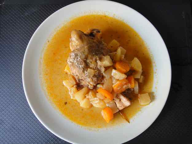 Xai guisat amb pastanaga, naps i patates (94/164)