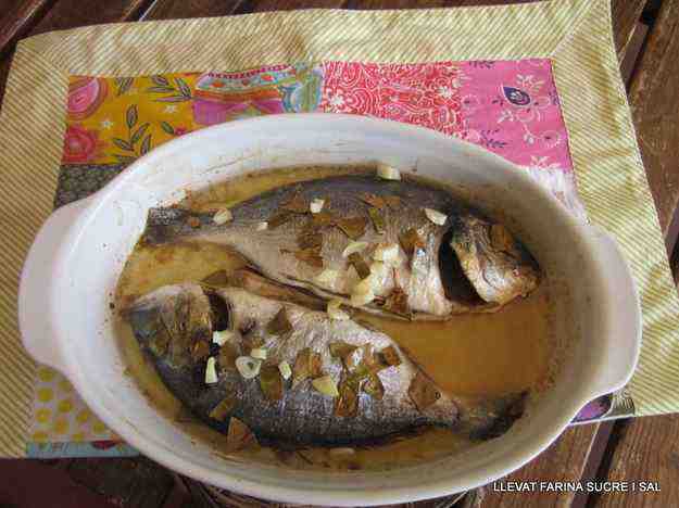 ORADES AL FORN AMB VINAGRETA CALENTA