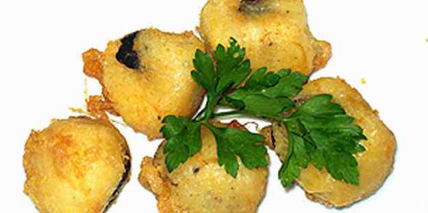 BOLETES DE PATATA FARCIDES AMB BOTIFARRA NEGRE