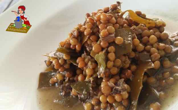 Llentilles amb alga kombu i botifarra de ceba
