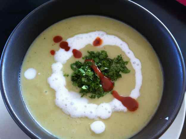Sopa freda d´alvocat i coriandre