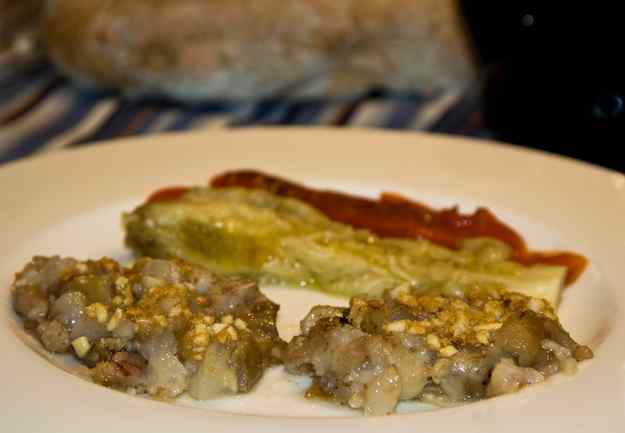 PEUS DE PORC AMB CRUIXENT D’AMETLLES