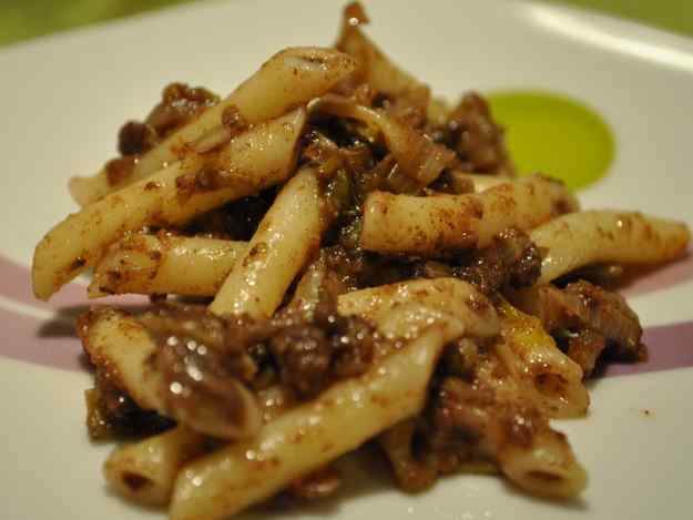 Macarrons de botifarra negra i carxofes