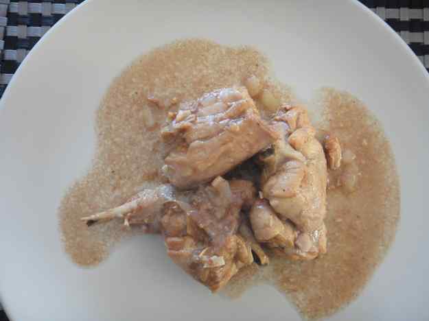 Conill amb ametlles a la canyella (17/614)