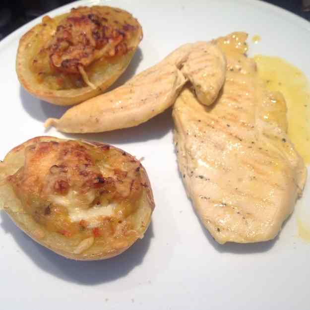 Pit de pollastre amb mostassa i suc de tarojna