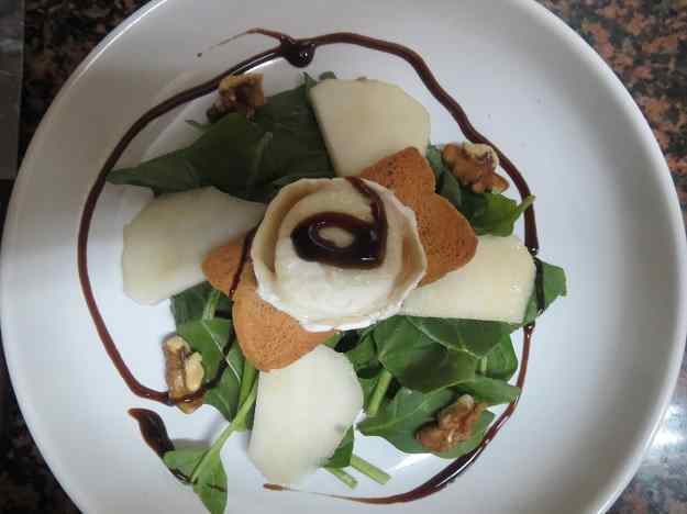 AMANIDA D'ESPINACS AMB FORMATGE DE CABRA