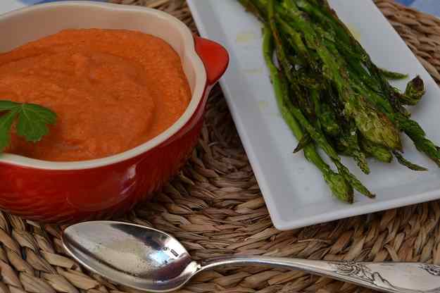 Espàrrecs de marge amb "salmorejo"