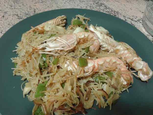 Fideus amb bolets i peix