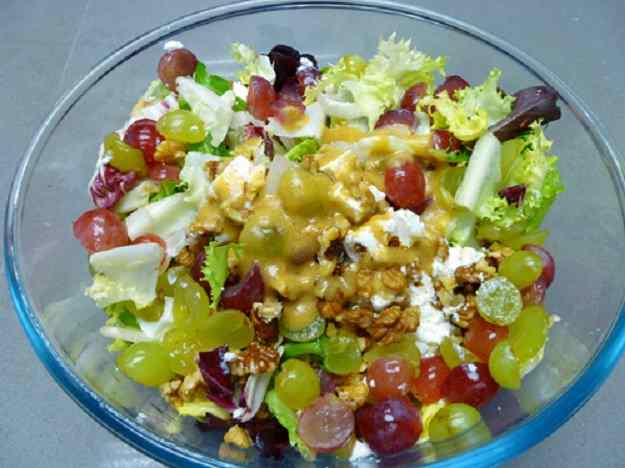 Amanida de raïm i formatge