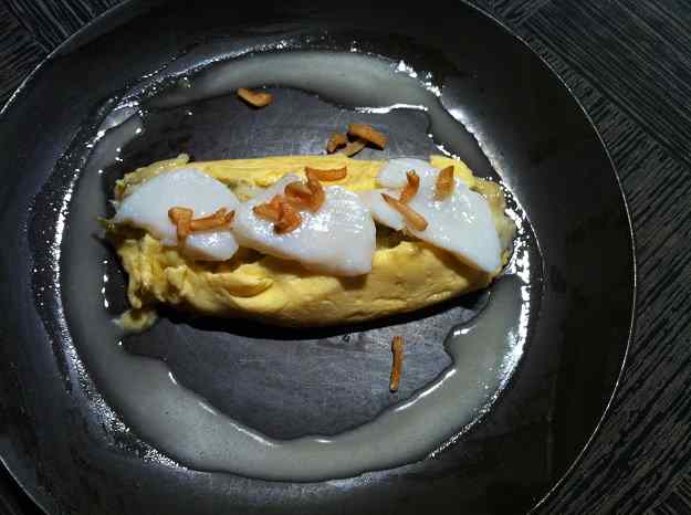 Truita farcida de bacallà, ceba i pebrot verd