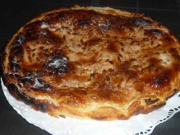 Coca de pasta de full i crema 02