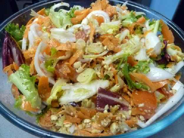 Amanida amb vinagreta d'avellanes