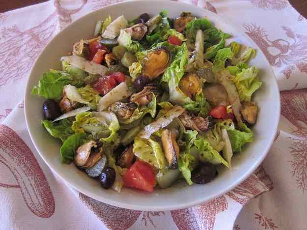 AMANIDA DE CABDELLS AMB TOMÀQUET, MUSCLOS EN ESCABETX I FORMATGE D’OVELLA