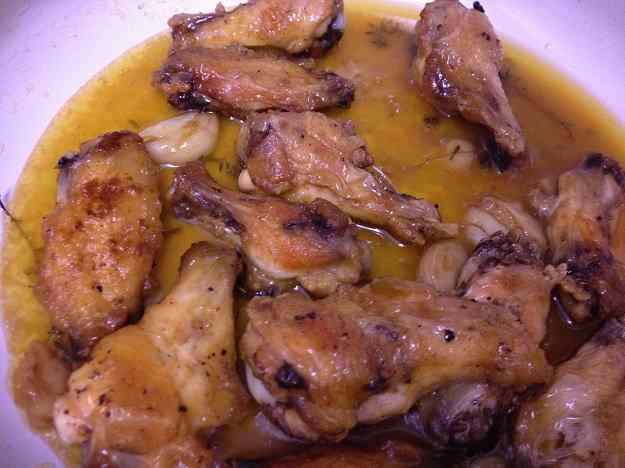 Aletes de pollastre a "l'ajillo"