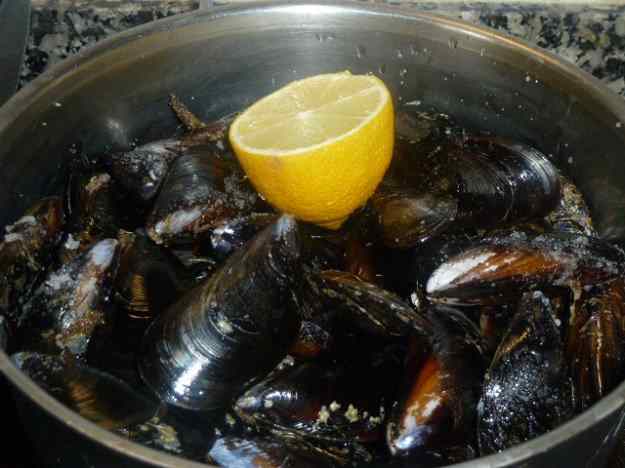 Musclos de roca al vi blanc 02