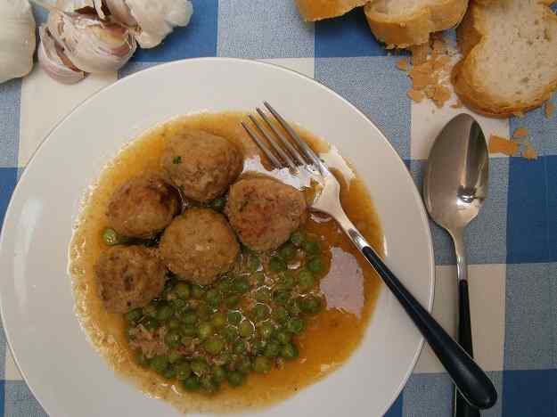 Mandonguilles amb pèsols