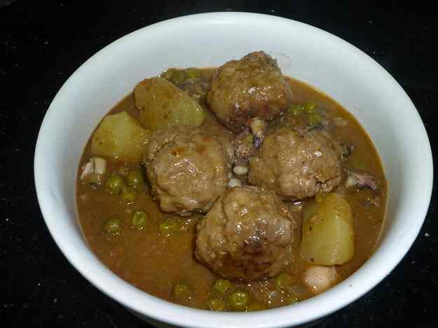 MANDONGUILLES AMB SÍPIA