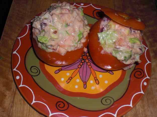 Tomàquets farcits amb salsa rosa