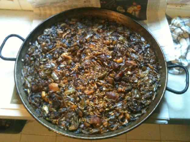 PAELLA D’ÀNEC, SÈPIA I CARXOFA