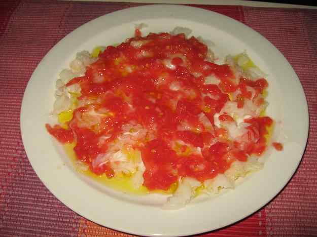 Bacallà esqueixat amb tomàquet i oli