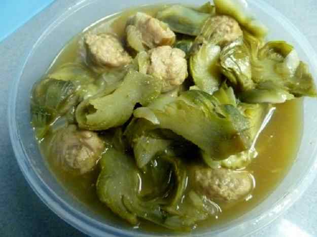 Carxofes amb botifarra