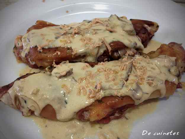 Peus de porc amb foie i ceps