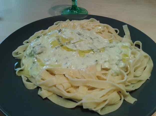 Tallarines amb salsa verda