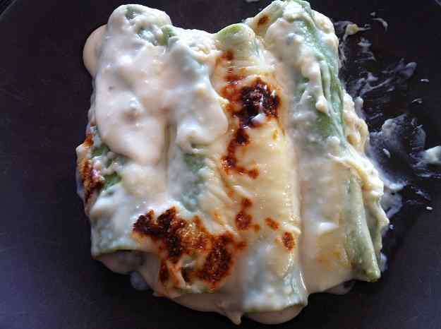 Canelons verds farcits d´espinacs amb beixamel de Gorgonzola (12/12)