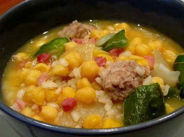 Cigrons amb botifarra del perol