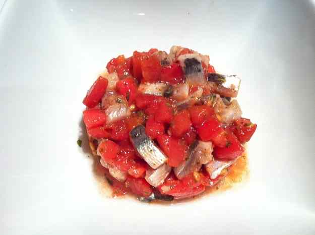 Tartar de tomàquet amb sardines marinades (33/88)