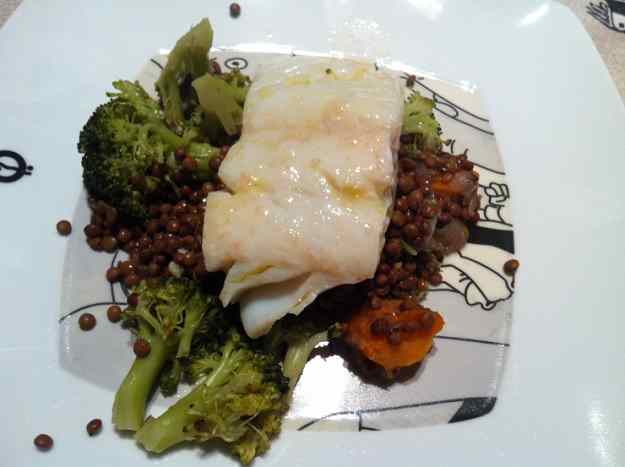 Bacallà amb bròquil i llenties estofades