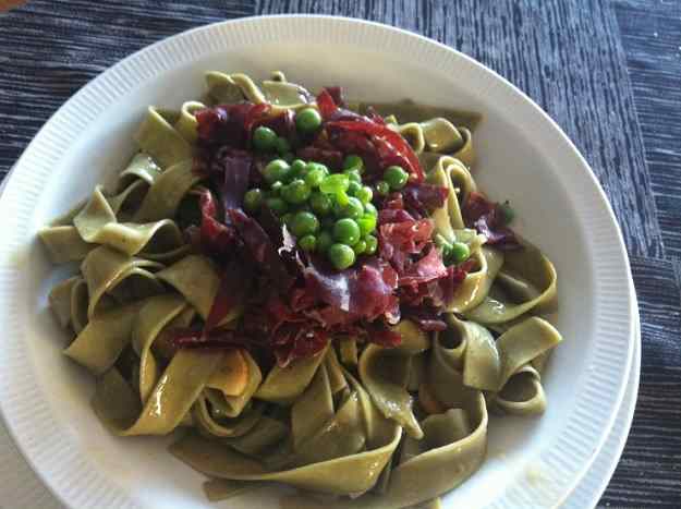 Tagliatelle amb cecina i pèsols (47/88)