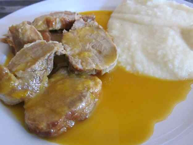 Filet de llom amb salsa de taronja i puré de patates