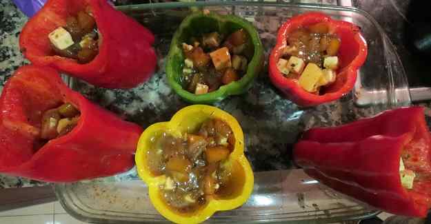 PEBROTS FARCITS DE CARBASSA I FORMATGE FETA 02