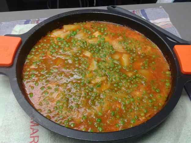 Guisat de sípia amb patates i pèsols