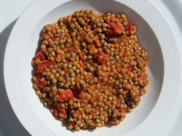 Llenties amb tomàquet i xoriç