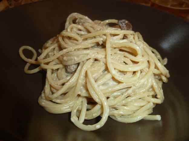 Espaguetis amb crema de ceps