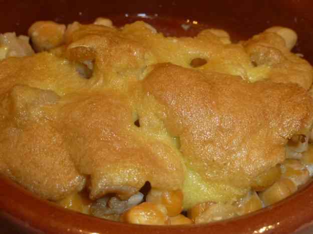 Cigrons amb bacallà i all i oli gratinat