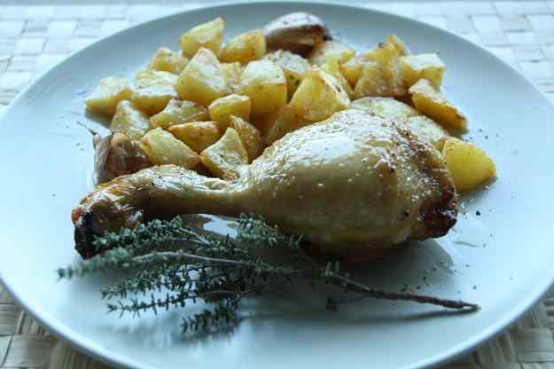 CUIXES DE POLLASTRE AL FORN AMB FARIGOLA