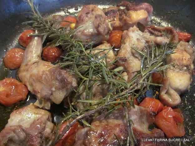 CONILL ROSTIT AMB TOMÀQUETS CIRERA I ROMANÍ