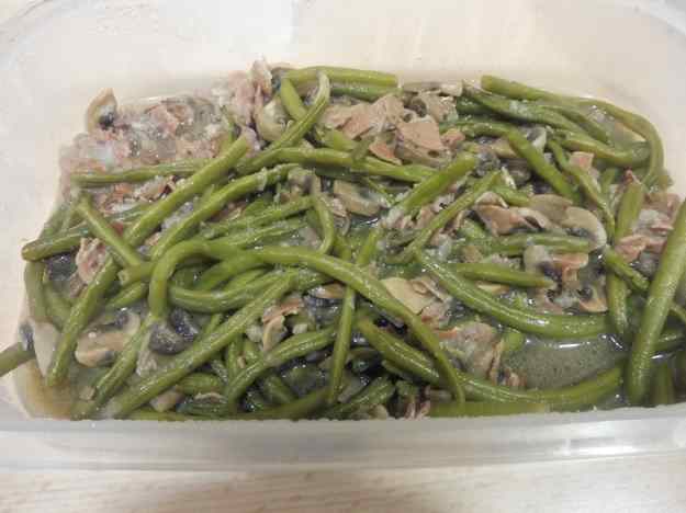 MONGETES TENDRES AMB XAMPINYONS I PERNIL SALAT (THERMOMIX)