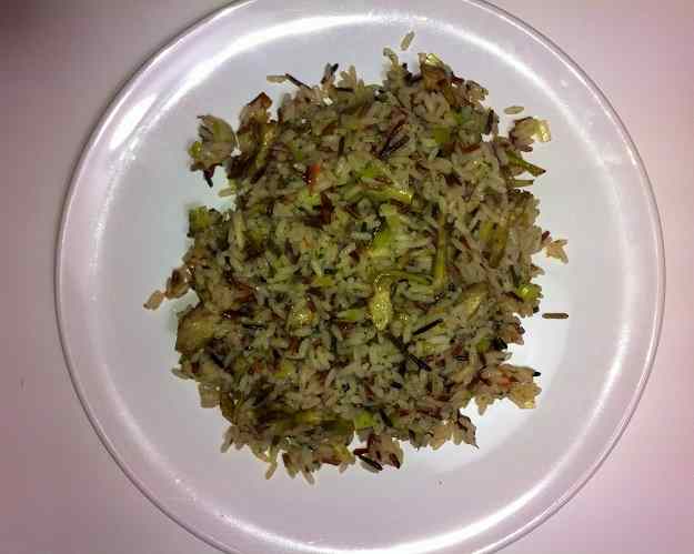 Saltat d’arròs i carxofes