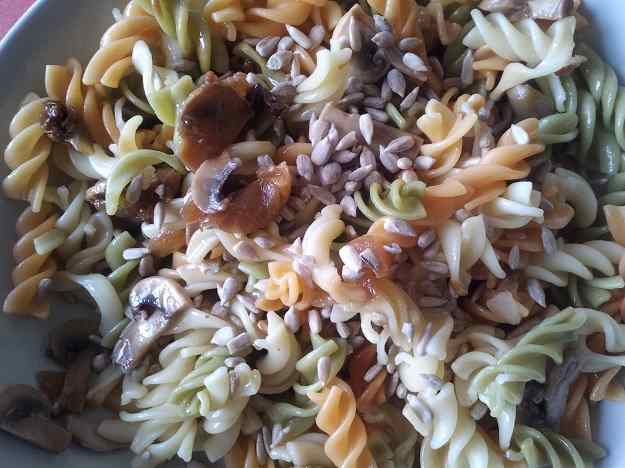 Pasta amb xampinyons i tomàquets secs