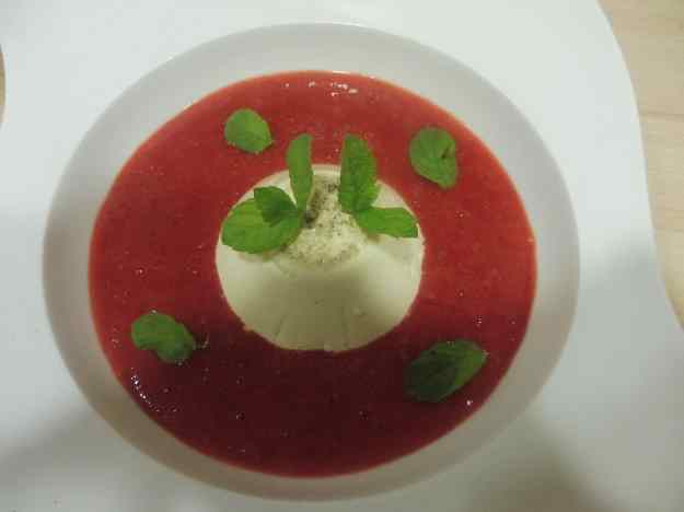 PANACOTA AMB COULIS DE MADUIXES