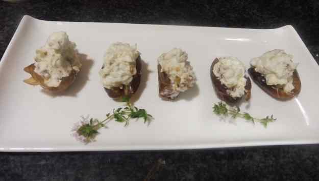 PATE DE DÀTILS I FORMATGE (THERMOMIX)